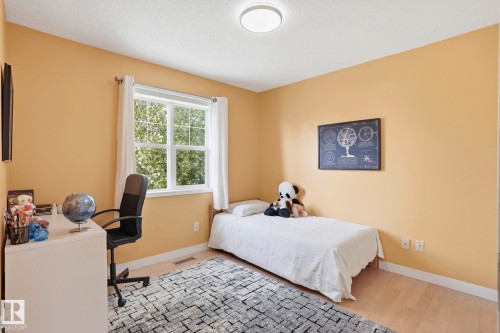 2049 Tanner Wynd Nw, Edmonton, AB - Indoor Photo Showing Bedroom