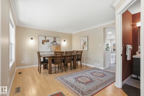 2049 Tanner Wynd Nw, Edmonton, AB - Indoor Photo Showing Dining Room