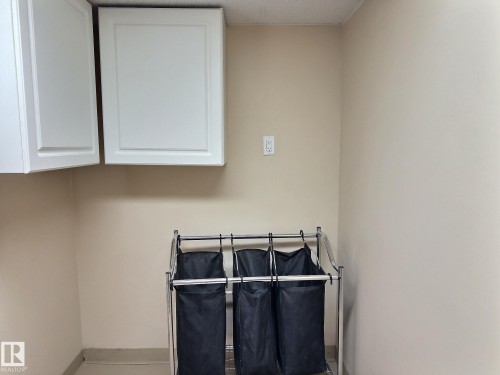 White shaker-style wall cabinetry with a neutral wall color - 79 Grosvenor Boulevard, St. Albert, AB 
