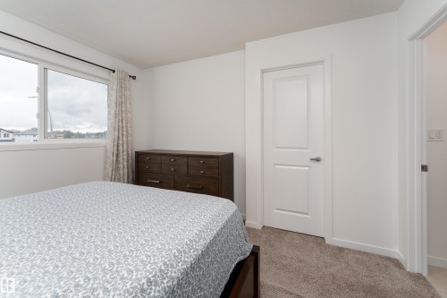 2522 152 Avenue Nw, Edmonton, AB - Indoor Photo Showing Bedroom