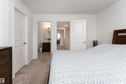 2522 152 Avenue Nw, Edmonton, AB - Indoor Photo Showing Bedroom