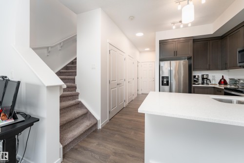 2522 152 Avenue Nw, Edmonton, AB - Indoor Photo Showing Kitchen