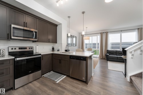 2522 152 Avenue Nw, Edmonton, AB - Indoor Photo Showing Kitchen
