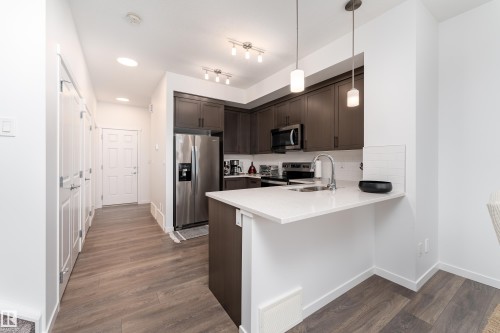 2522 152 Avenue Nw, Edmonton, AB - Indoor Photo Showing Kitchen With Upgraded Kitchen