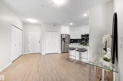 437 1818 Rutherford Road, Edmonton, AB - Indoor Photo Showing Kitchen