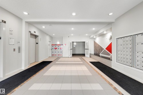 437 1818 Rutherford Road, Edmonton, AB - Indoor Photo Showing Other Room