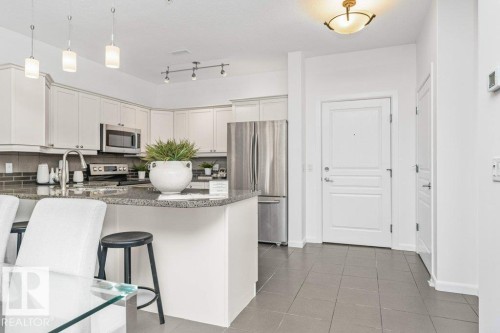 #302 160 Magrath Rd Nw, Edmonton, AB - Indoor Photo Showing Kitchen With Upgraded Kitchen