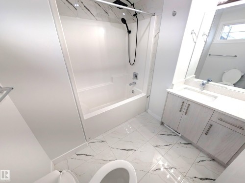 9455 Colak Lane Sw, Edmonton, AB - Indoor Photo Showing Bathroom