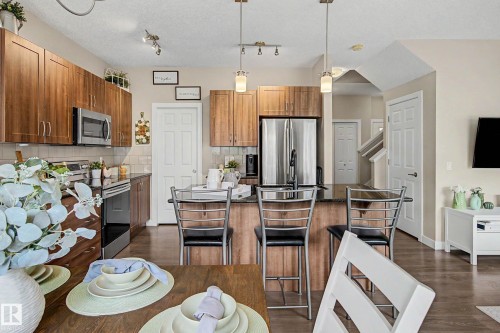 22609 94A Avenue Nw, Edmonton, AB - Indoor Photo Showing Kitchen
