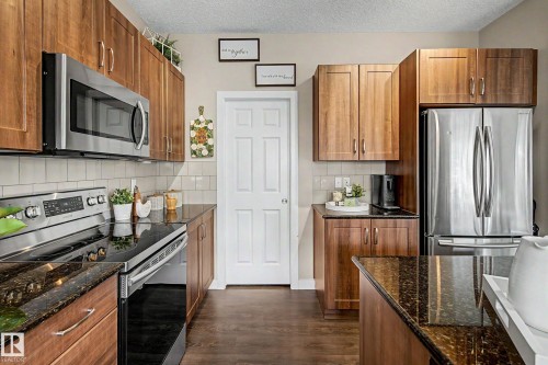 22609 94A Avenue Nw, Edmonton, AB - Indoor Photo Showing Kitchen
