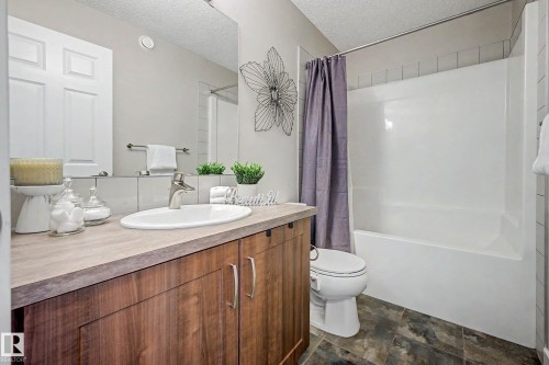 22609 94A Avenue Nw, Edmonton, AB - Indoor Photo Showing Bathroom