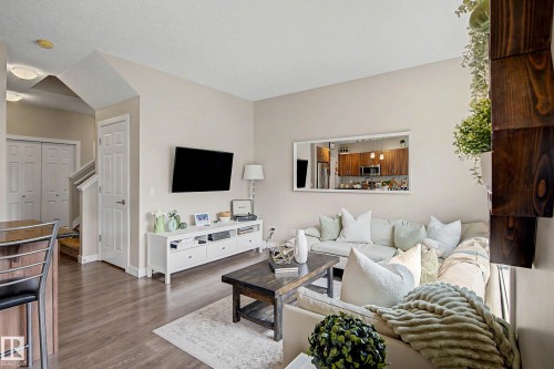 22609 94A Avenue Nw, Edmonton, AB - Indoor Photo Showing Living Room