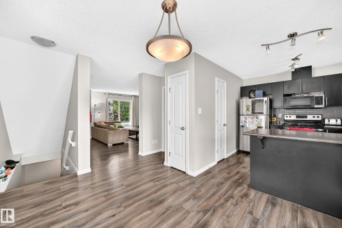 #21 8716 179 Av Nw, Edmonton, AB - Indoor Photo Showing Kitchen