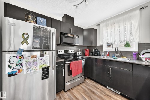 #21 8716 179 Av Nw, Edmonton, AB - Indoor Photo Showing Kitchen