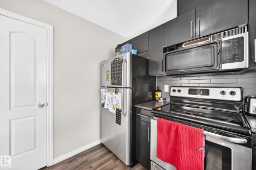 #21 8716 179 Av Nw, Edmonton, AB - Indoor Photo Showing Kitchen