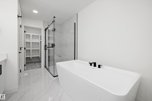 Bathroom - 915 Elderberry Landing Nw, Edmonton, AB - Indoor Photo Showing Bathroom