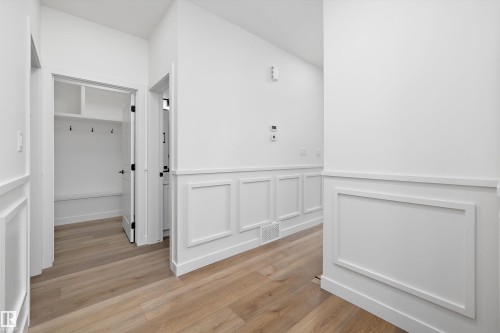 Corridor - 915 Elderberry Landing Nw, Edmonton, AB - Indoor Photo Showing Other Room