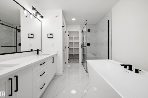 Bathroom - 915 Elderberry Landing Nw, Edmonton, AB - Indoor Photo Showing Bathroom
