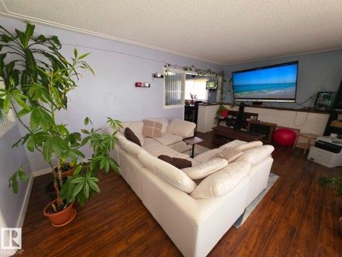 Living room - 10404 116 Avenue, Edmonton, AB 