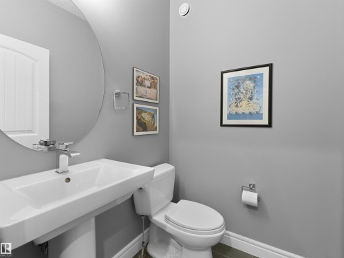 17119 5 Avenue, Edmonton, AB - Indoor Photo Showing Bathroom