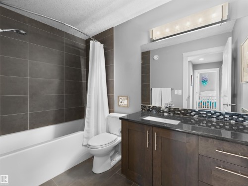 17119 5 Avenue, Edmonton, AB - Indoor Photo Showing Bathroom