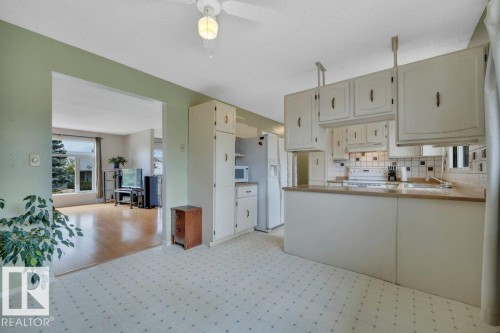 17918 63A Avenue Nw, Edmonton, AB - Indoor Photo Showing Kitchen