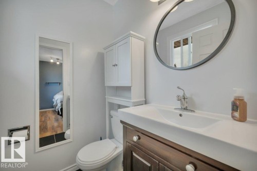 17918 63A Avenue Nw, Edmonton, AB - Indoor Photo Showing Bathroom