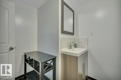 17918 63A Avenue Nw, Edmonton, AB - Indoor