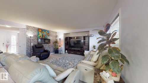 1808 36 Avenue Nw, Edmonton, AB - Indoor Photo Showing Living Room