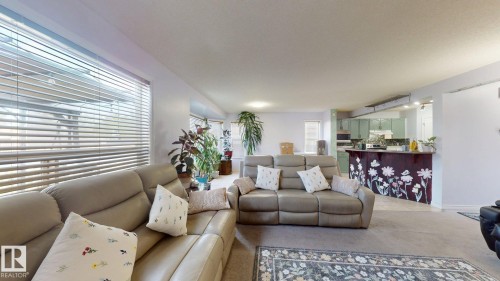 1808 36 Avenue Nw, Edmonton, AB - Indoor Photo Showing Living Room