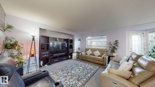 1808 36 Avenue Nw, Edmonton, AB - Indoor Photo Showing Living Room