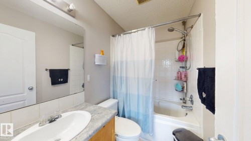 1808 36 Avenue Nw, Edmonton, AB - Indoor Photo Showing Bathroom