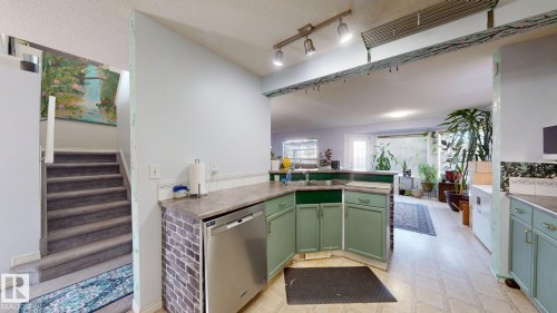 1808 36 Avenue Nw, Edmonton, AB - Indoor Photo Showing Kitchen