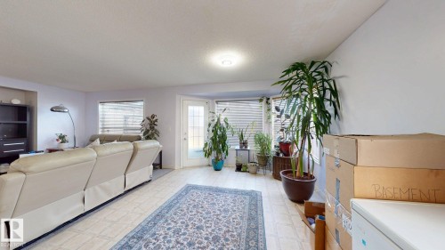 1808 36 Avenue Nw, Edmonton, AB - Indoor Photo Showing Living Room