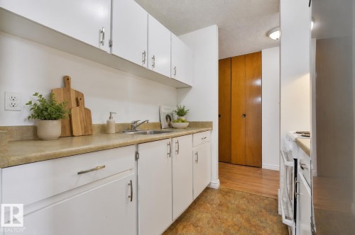 613 13910 Stony Plain Road, Edmonton, AB 