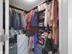 Image quality insufficient for description - 