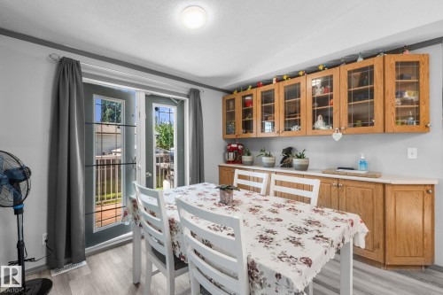 Dining area with wood-finish flooring and a ceiling light fixture - 31 Graywood Cove, Stony Plain, AB 