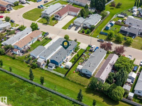 Aerial perspective of a neighborhood featuring multiple detached properties on individual lots - 31 Graywood Cove, Stony Plain, AB 