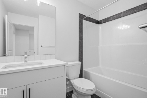 3713 Erlanger Drive Nw, Edmonton, AB - Indoor Photo Showing Bathroom