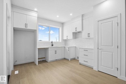 3713 Erlanger Drive Nw, Edmonton, AB - Indoor