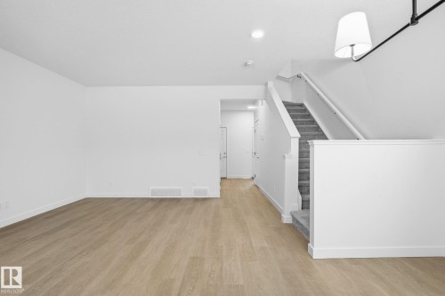 3713 Erlanger Drive Nw, Edmonton, AB - Indoor Photo Showing Other Room