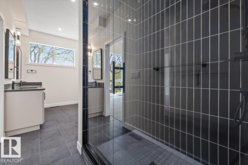 10932 132 Street, Edmonton, AB - Indoor Photo Showing Bathroom