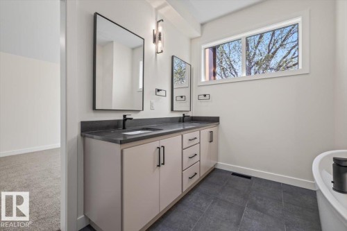 10932 132 Street, Edmonton, AB - Indoor Photo Showing Bathroom