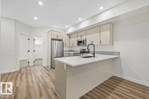 10932 132 Street, Edmonton, AB - Indoor Photo Showing Kitchen With Upgraded Kitchen