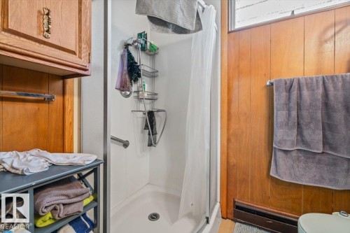 Image quality insufficient for description - 8736 72 Street Nw, Edmonton, AB - Indoor Photo Showing Bathroom