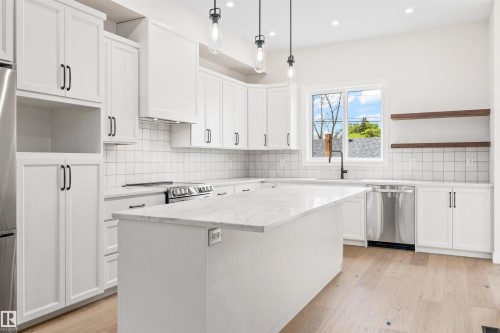 10934 132 Street, Edmonton, AB - Indoor Photo Showing Kitchen With Upgraded Kitchen
