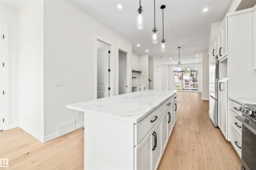 10934 132 Street, Edmonton, AB - Indoor Photo Showing Kitchen With Upgraded Kitchen