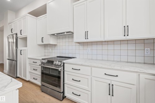 10934 132 Street, Edmonton, AB - Indoor Photo Showing Kitchen With Upgraded Kitchen