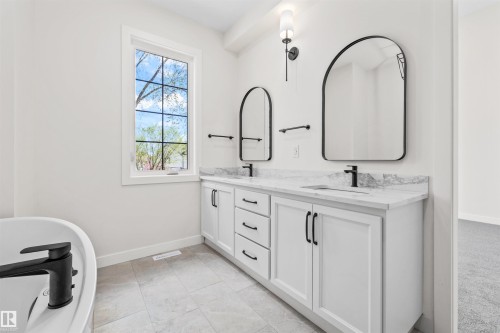10934 132 Street, Edmonton, AB - Indoor Photo Showing Bathroom