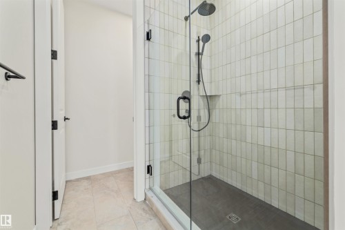 10934 132 Street, Edmonton, AB - Indoor Photo Showing Bathroom